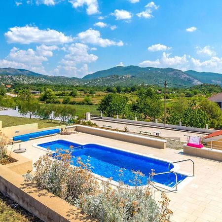 Cozy Home In Neoric With Outdoor Swimming Pool Exterior foto