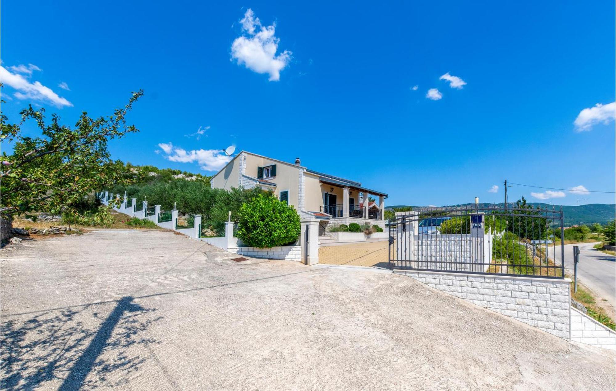 Cozy Home In Neoric With Outdoor Swimming Pool Exterior foto